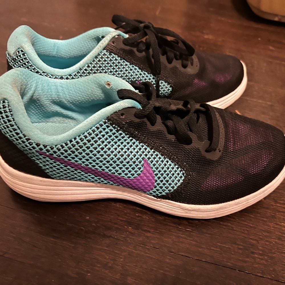NIKE TWO-TONE WORKOUT SHOES✨lightly worn